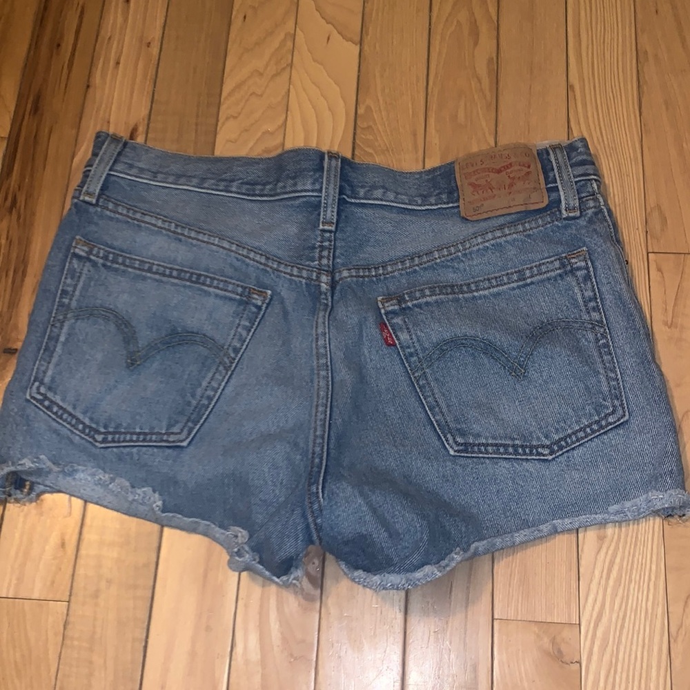 Levi’s 501 Shorts (Light Wash)